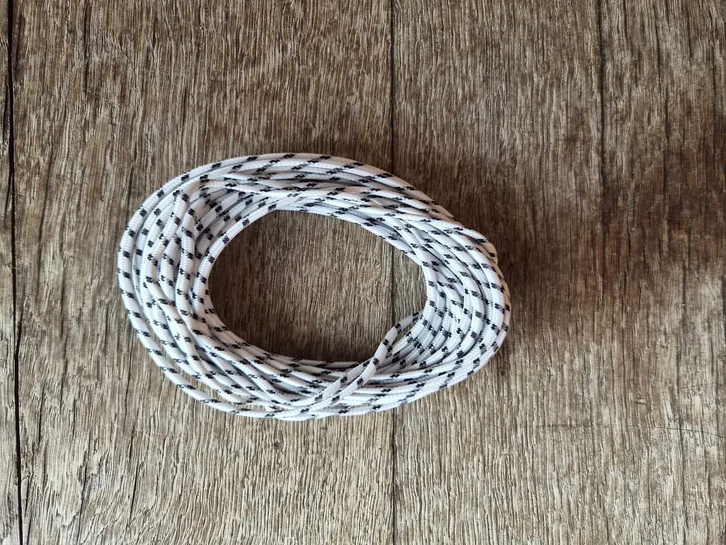 WL28-18 // Kabel, Stoff, 1 Meter, Weiß/Schwarz
