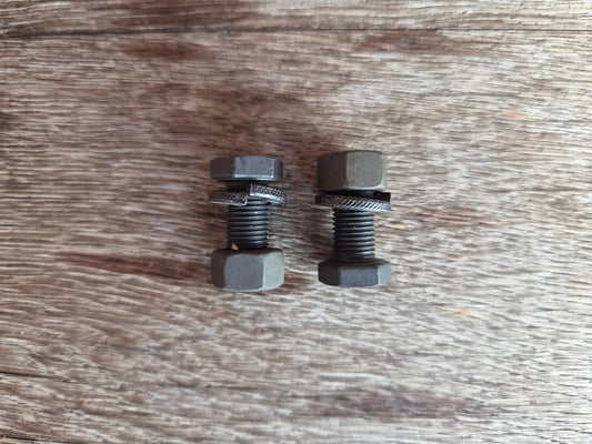 2823-26P // Mounting screw set, fender, rear, bottom, parked