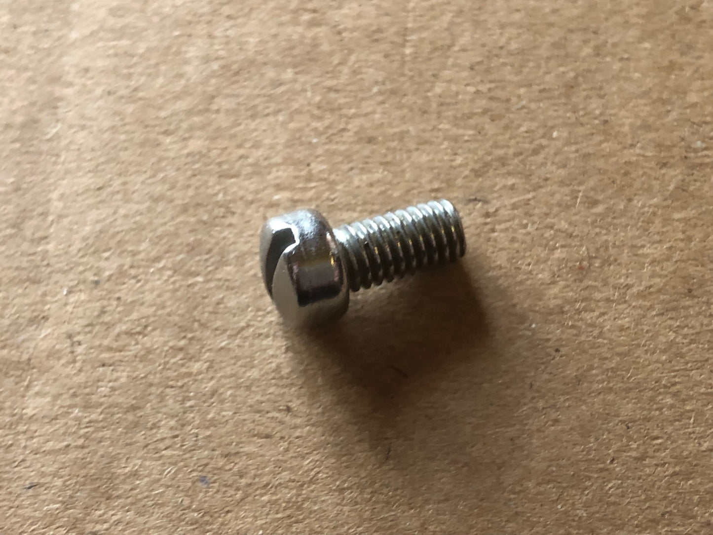 035 // Schraube, 10-32 UNF x 3/8", cadmiert